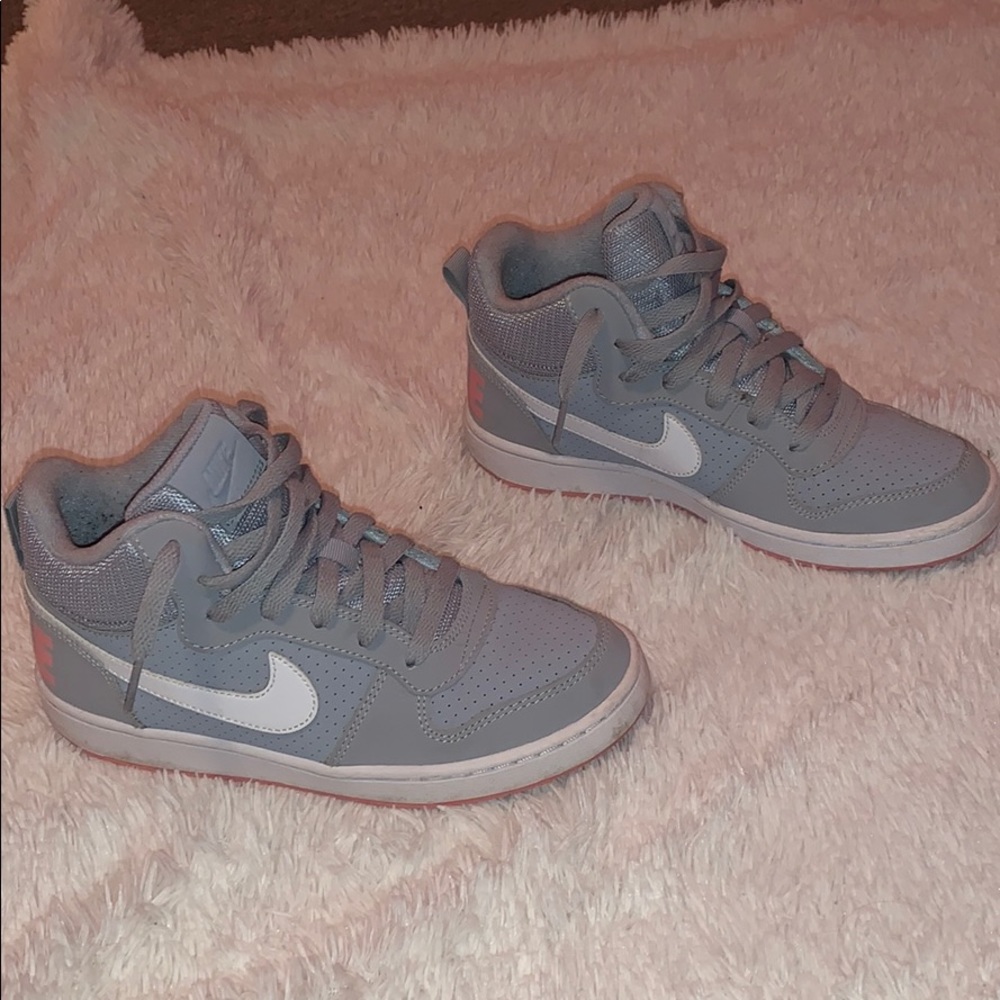 High top Nike’s